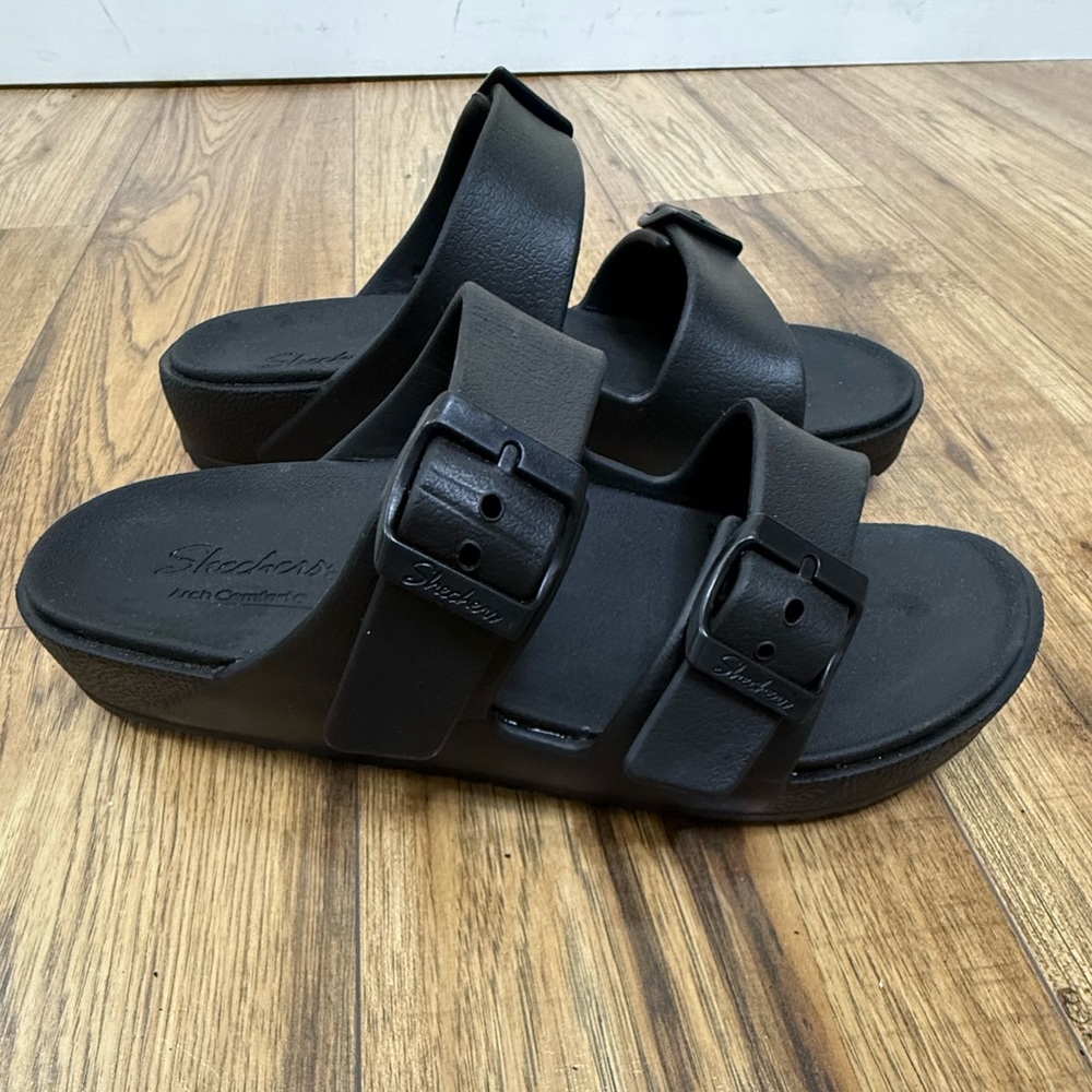 SKECHERS BLACK ARCH COMFORT SLIDES